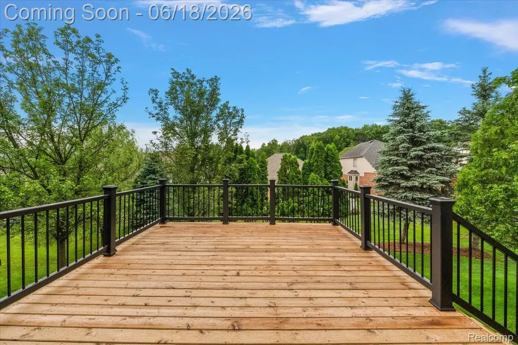1043 River Mist Drive Rochester City MI 48307