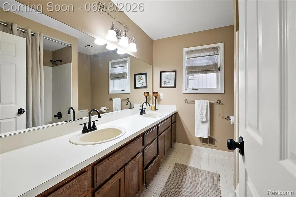 1043 River Mist Drive Rochester City MI 48307