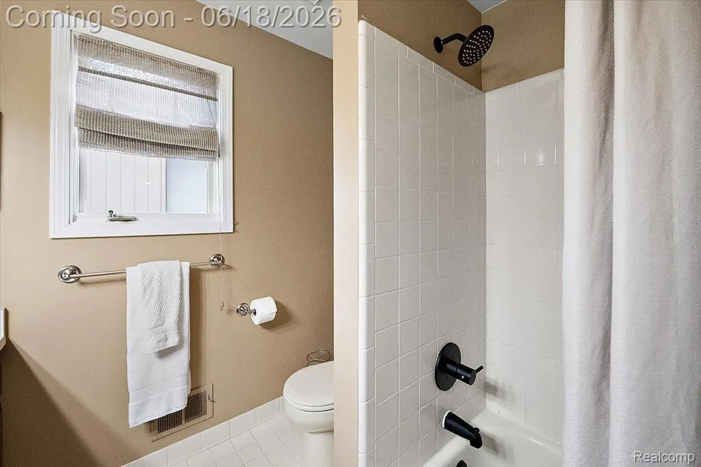 1043 River Mist Drive Rochester City MI 48307