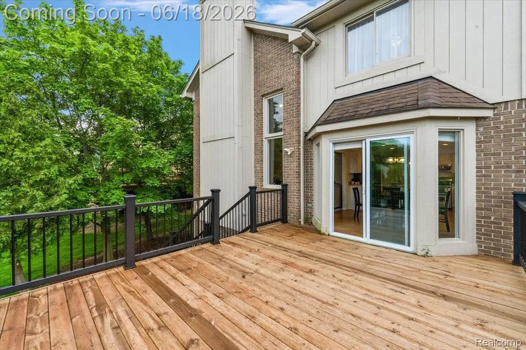 1043 River Mist Drive Rochester City MI 48307