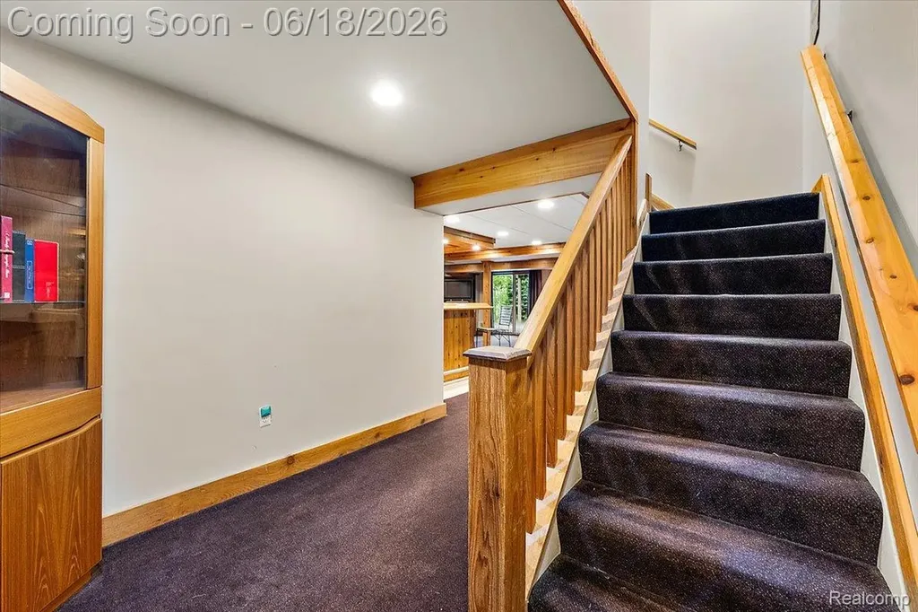 1043 River Mist Drive Rochester City MI 48307