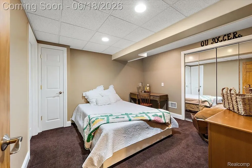 1043 River Mist Drive Rochester City MI 48307
