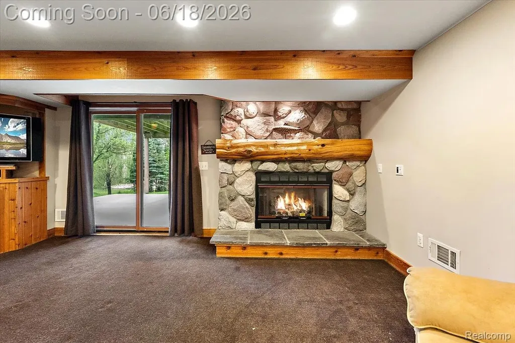 1043 River Mist Drive Rochester City MI 48307