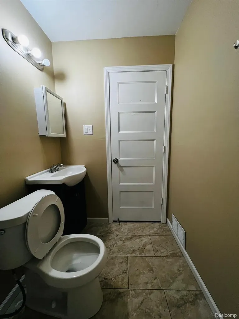 8695 Evergreen Avenue Detroit City MI 48228