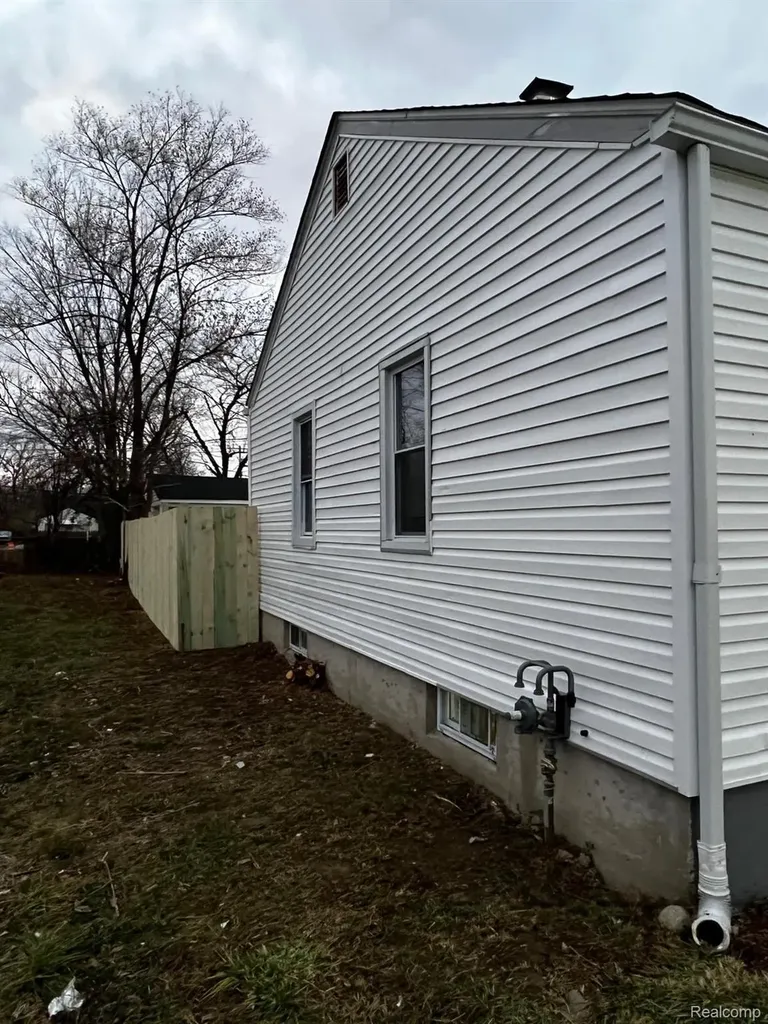 8695 Evergreen Avenue Detroit City MI 48228