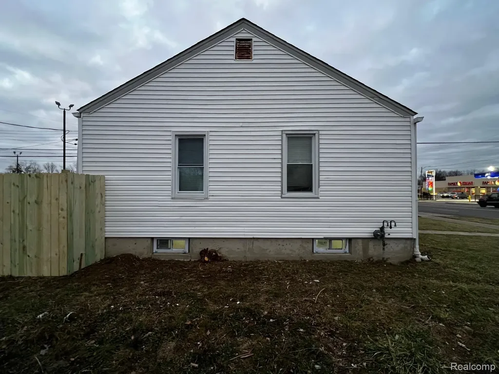 8695 Evergreen Avenue Detroit City MI 48228