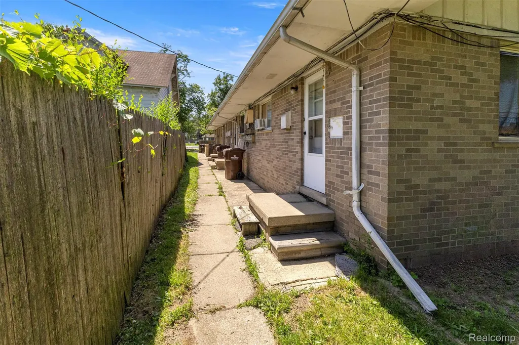 4077 Columbus Street Wayne City MI 48184