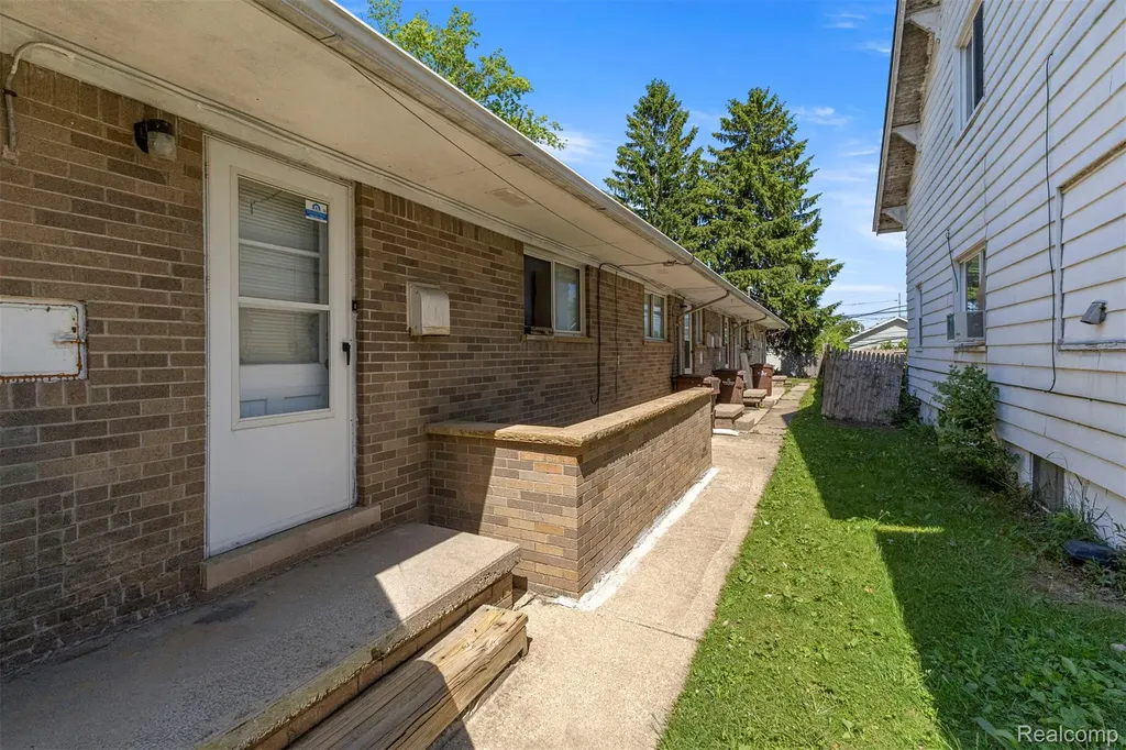 4077 Columbus Street Wayne City MI 48184