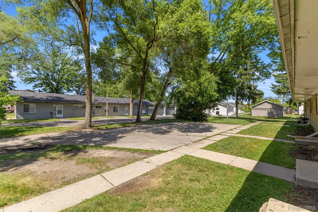 4077 Columbus Street Wayne City MI 48184