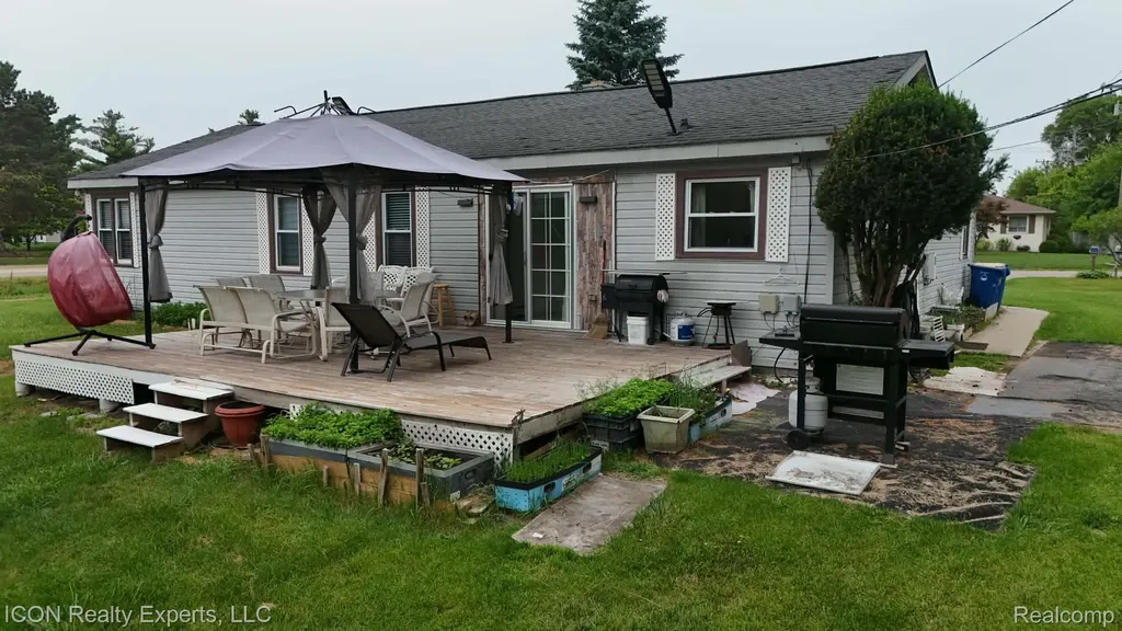 4959 Irwindale Drive Waterford Charter Township MI 48328