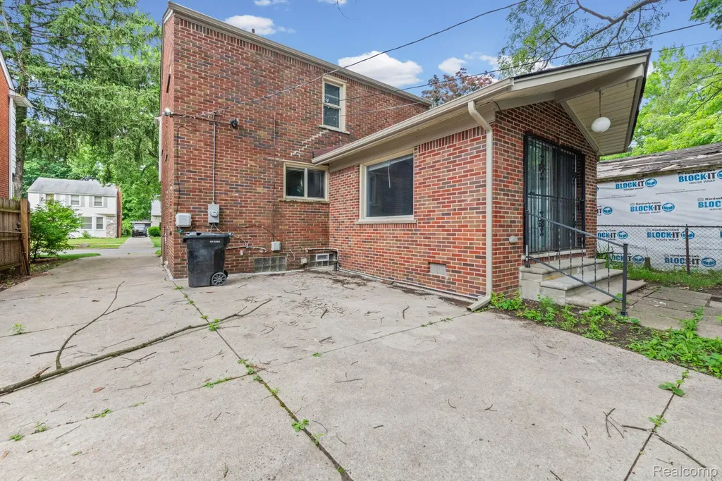 17400 Huntington Road Detroit City MI 48219
