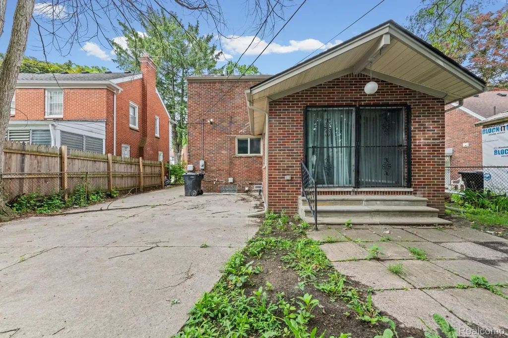 17400 Huntington Road Detroit City MI 48219
