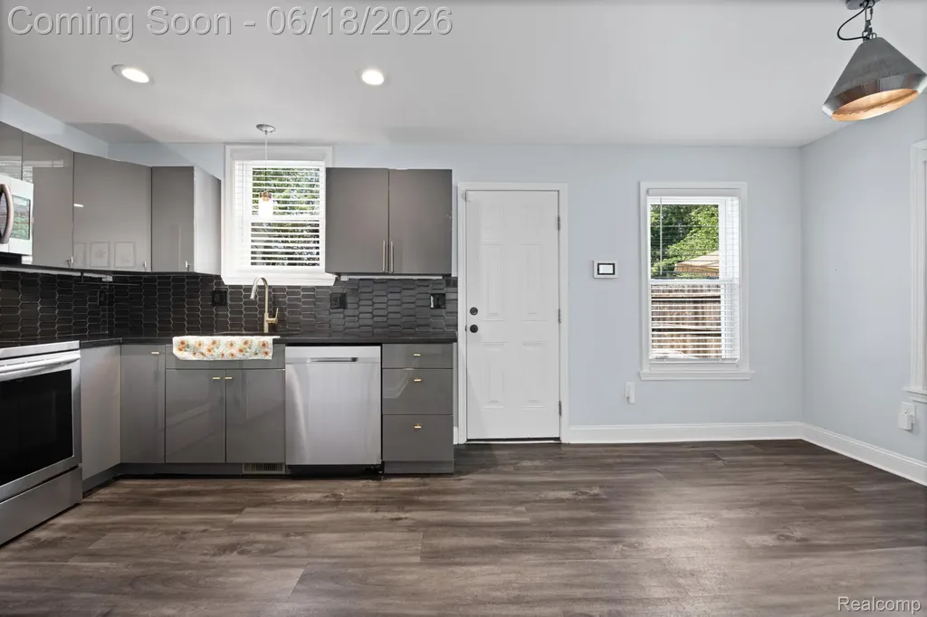 4303 N Verona Circle Royal Oak City MI 48073