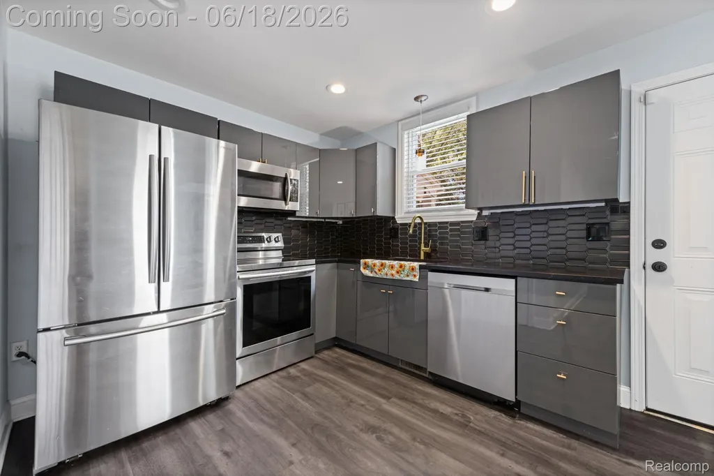 4303 N Verona Circle Royal Oak City MI 48073