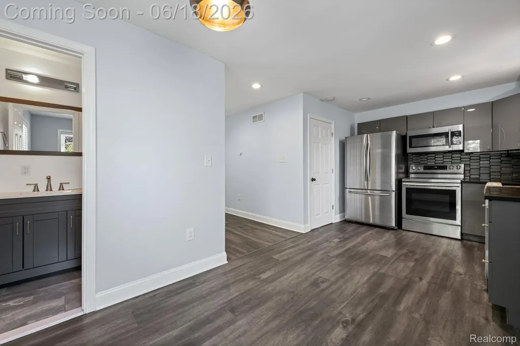 4303 N Verona Circle Royal Oak City MI 48073