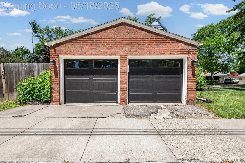 4303 N Verona Circle Royal Oak City MI 48073