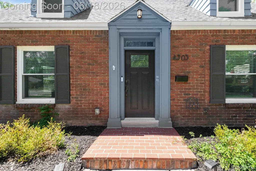 4303 N Verona Circle Royal Oak City MI 48073