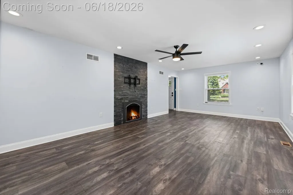 4303 N Verona Circle Royal Oak City MI 48073