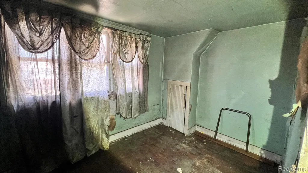 6628 Burns Street Detroit City MI 48213