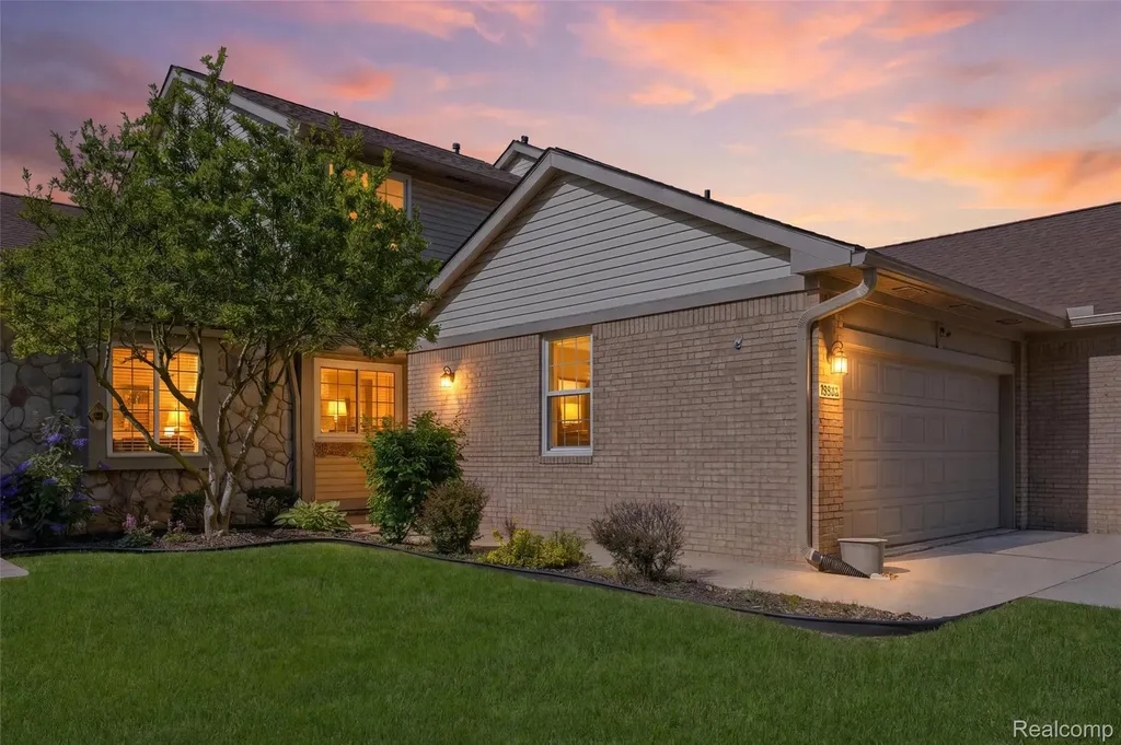 22852 Woodcreek Drive Taylor City MI 48180