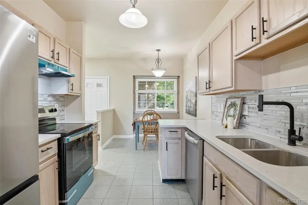 22852 Woodcreek Drive Taylor City MI 48180