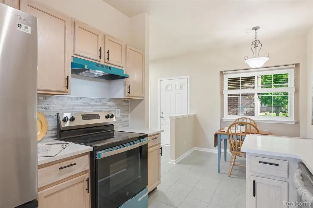 22852 Woodcreek Drive Taylor City MI 48180