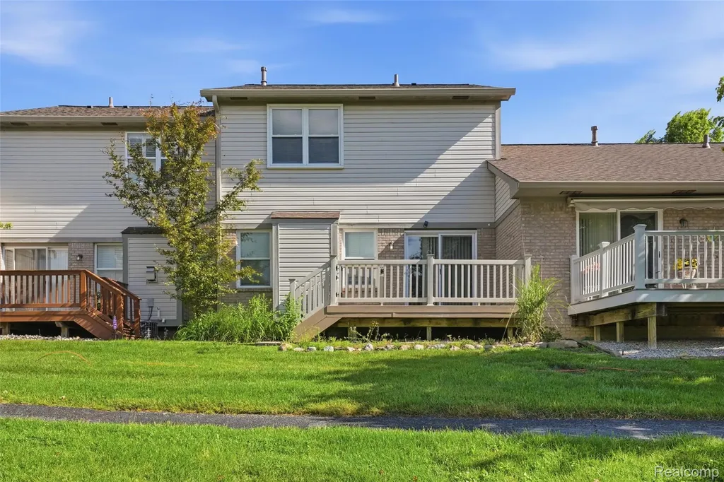 22852 Woodcreek Drive Taylor City MI 48180