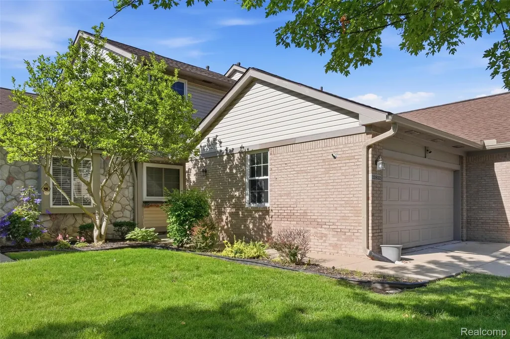 22852 Woodcreek Drive Taylor City MI 48180