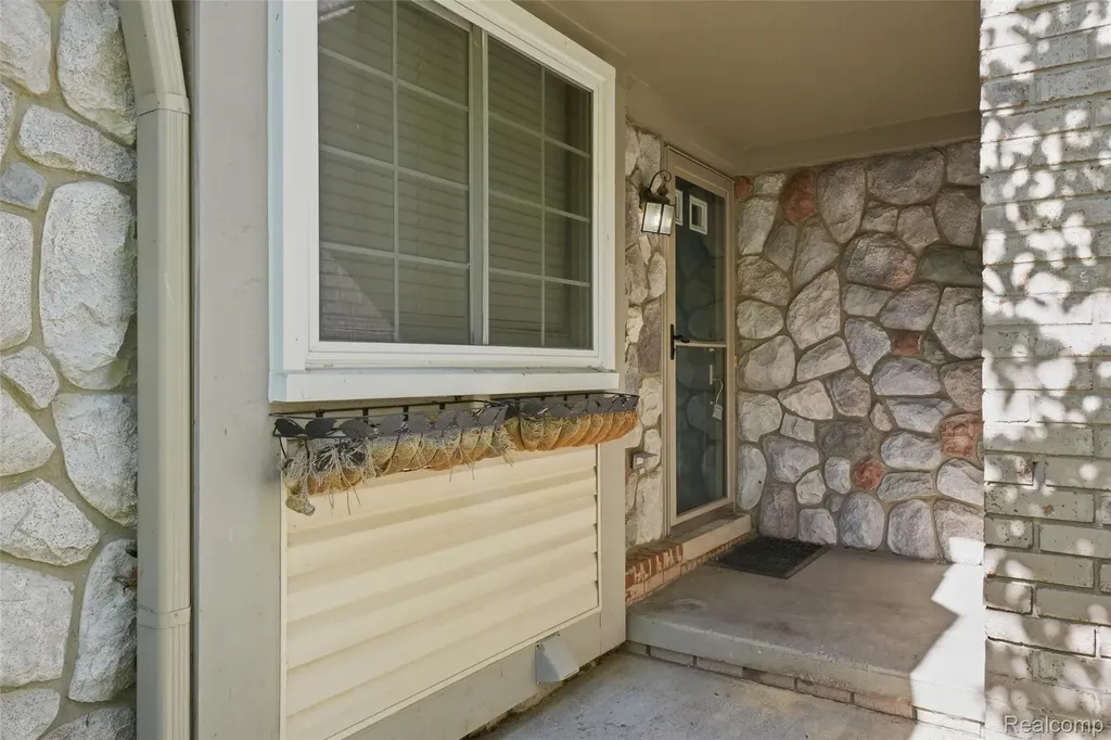 22852 Woodcreek Drive Taylor City MI 48180