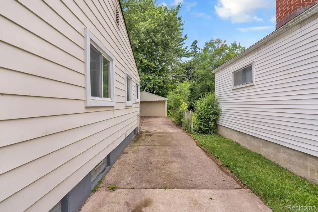 18257 Indian Redford Charter Township MI 48240