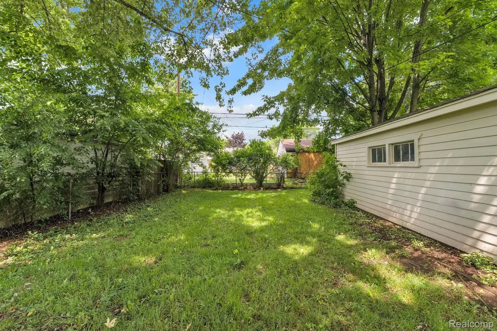 18257 Indian Redford Charter Township MI 48240