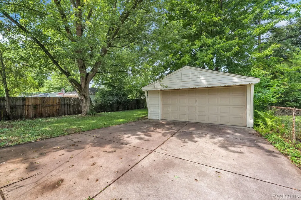18257 Indian Redford Charter Township MI 48240