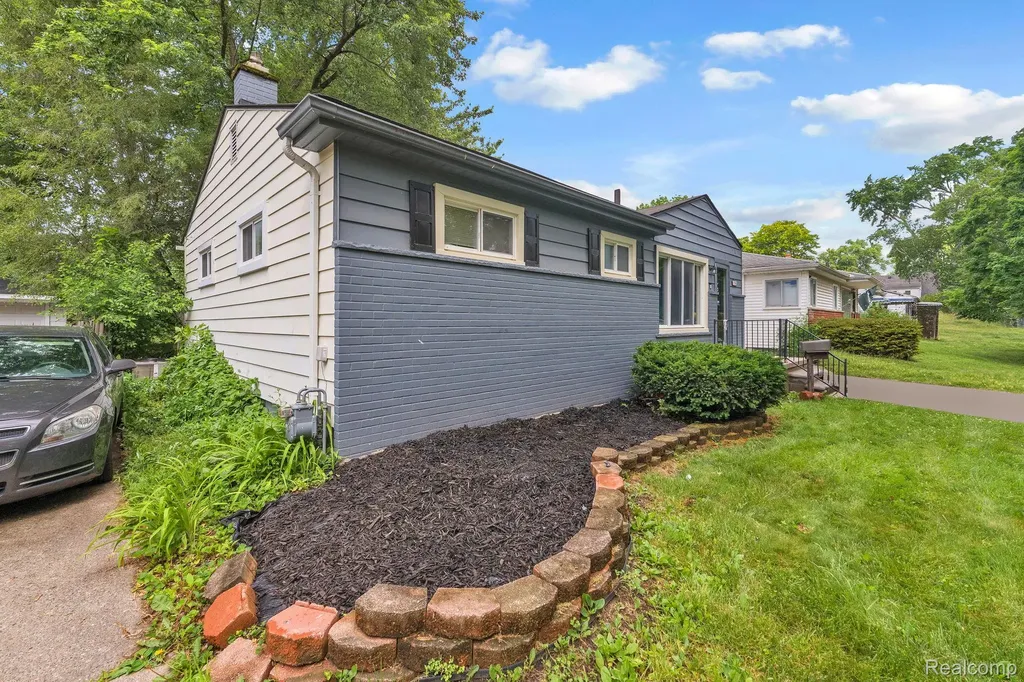 18257 Indian Redford Charter Township MI 48240