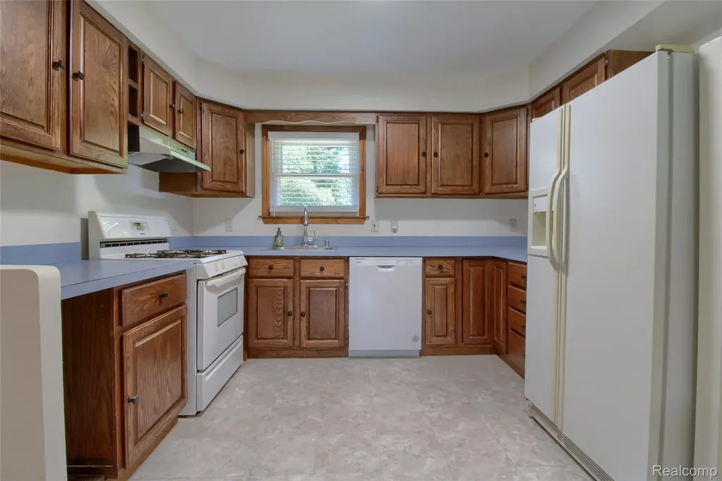 21515 Huron River Drive Huron Charter Township MI 48164