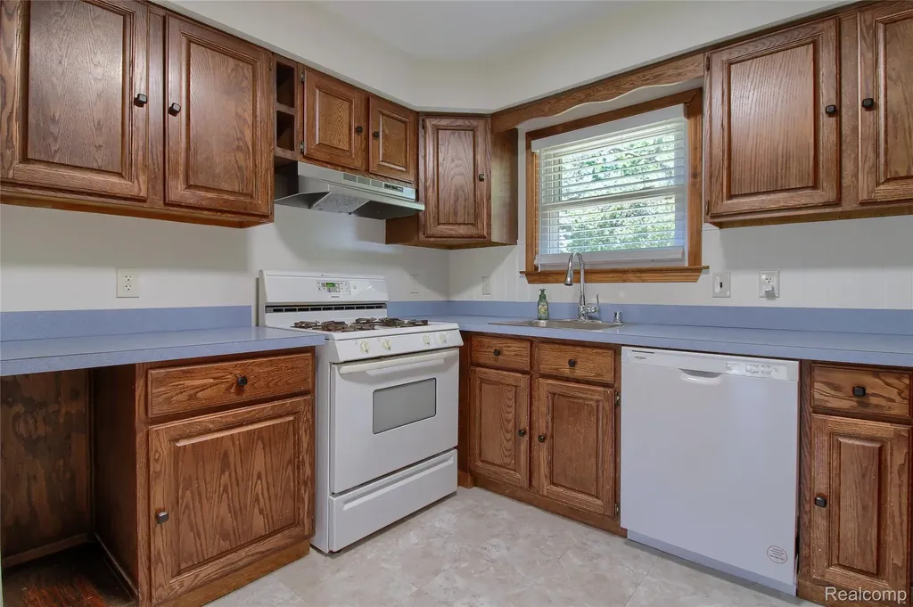 21515 Huron River Drive Huron Charter Township MI 48164