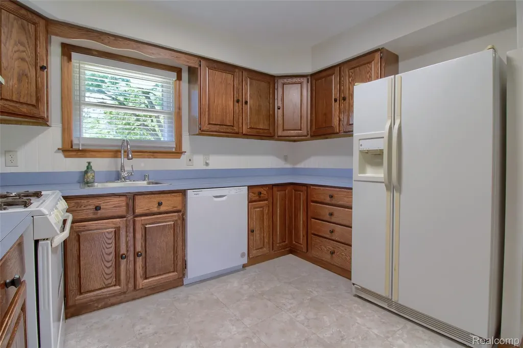 21515 Huron River Drive Huron Charter Township MI 48164