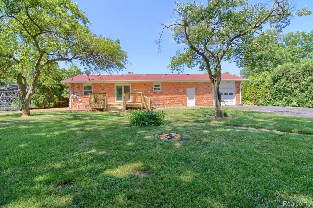 21515 Huron River Drive Huron Charter Township MI 48164