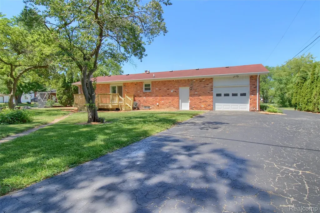 21515 Huron River Drive Huron Charter Township MI 48164