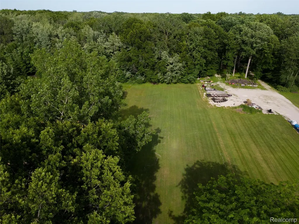 21515 Huron River Drive Huron Charter Township MI 48164