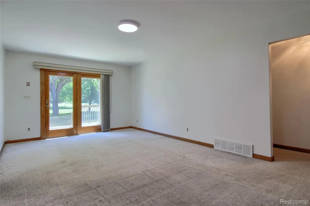 21515 Huron River Drive Huron Charter Township MI 48164