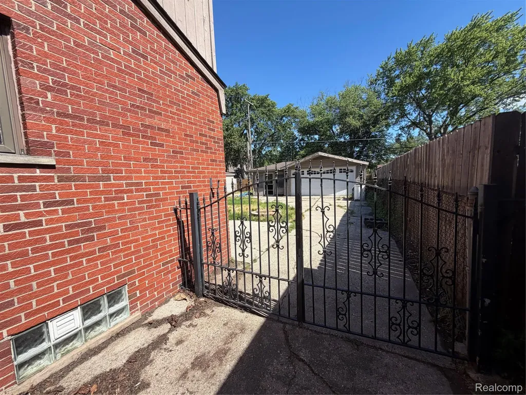 22515 Liberty Street St. Clair Shores City MI 48080