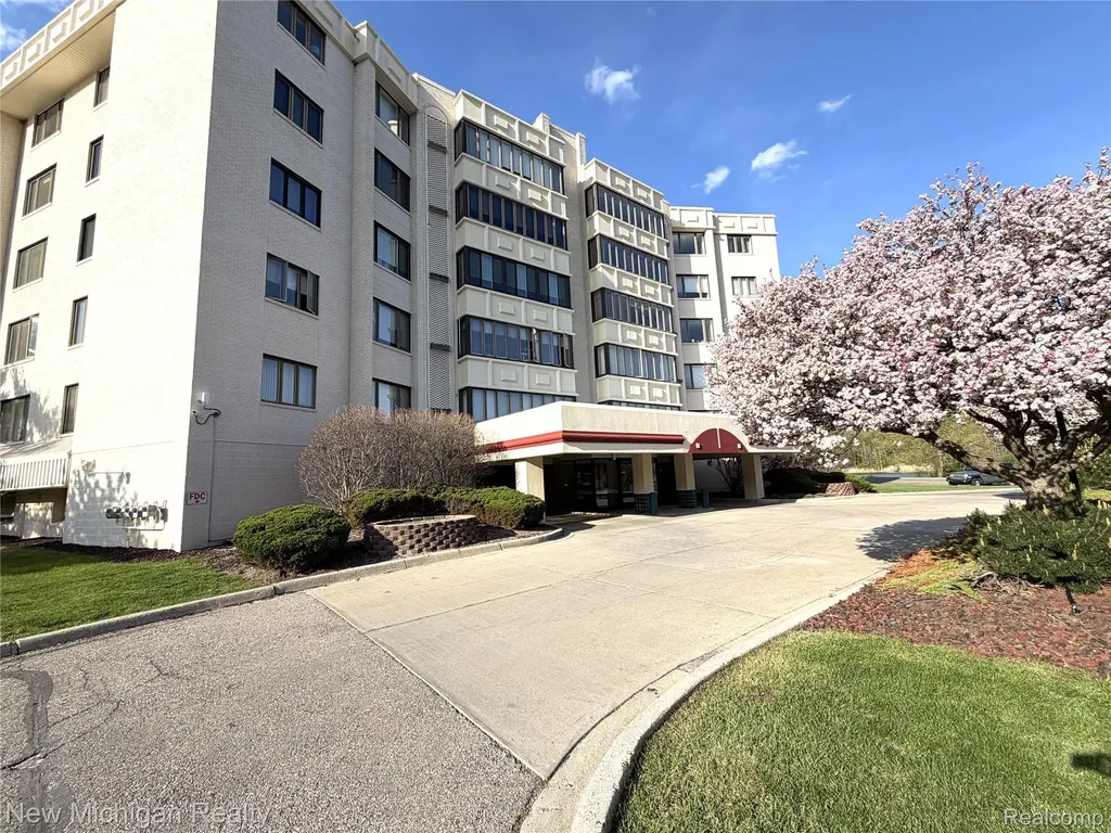 43000 12 Oaks Crescent Drive Novi City MI 48377