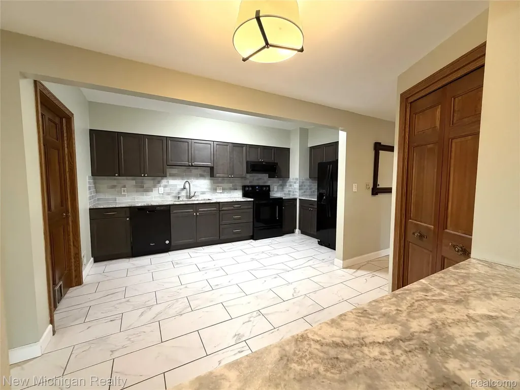 43000 12 Oaks Crescent Drive Novi City MI 48377