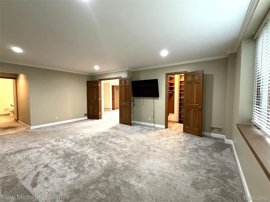 43000 12 Oaks Crescent Drive Novi City MI 48377