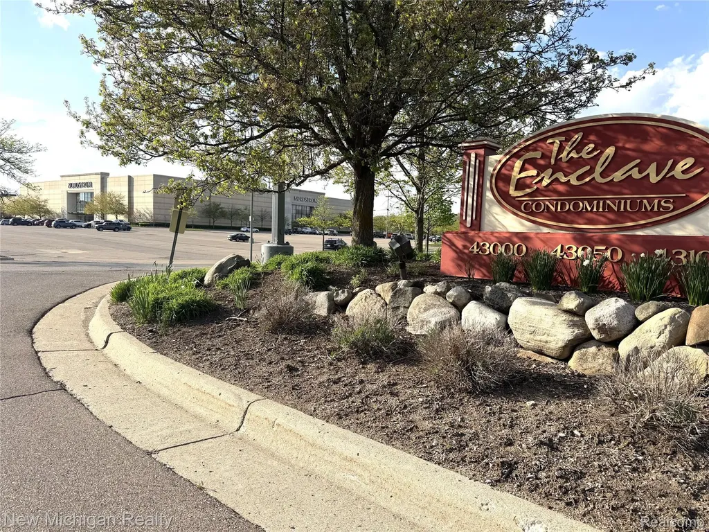 43000 12 Oaks Crescent Drive Novi City MI 48377
