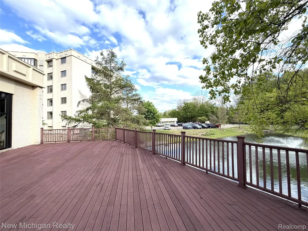 43000 12 Oaks Crescent Drive Novi City MI 48377