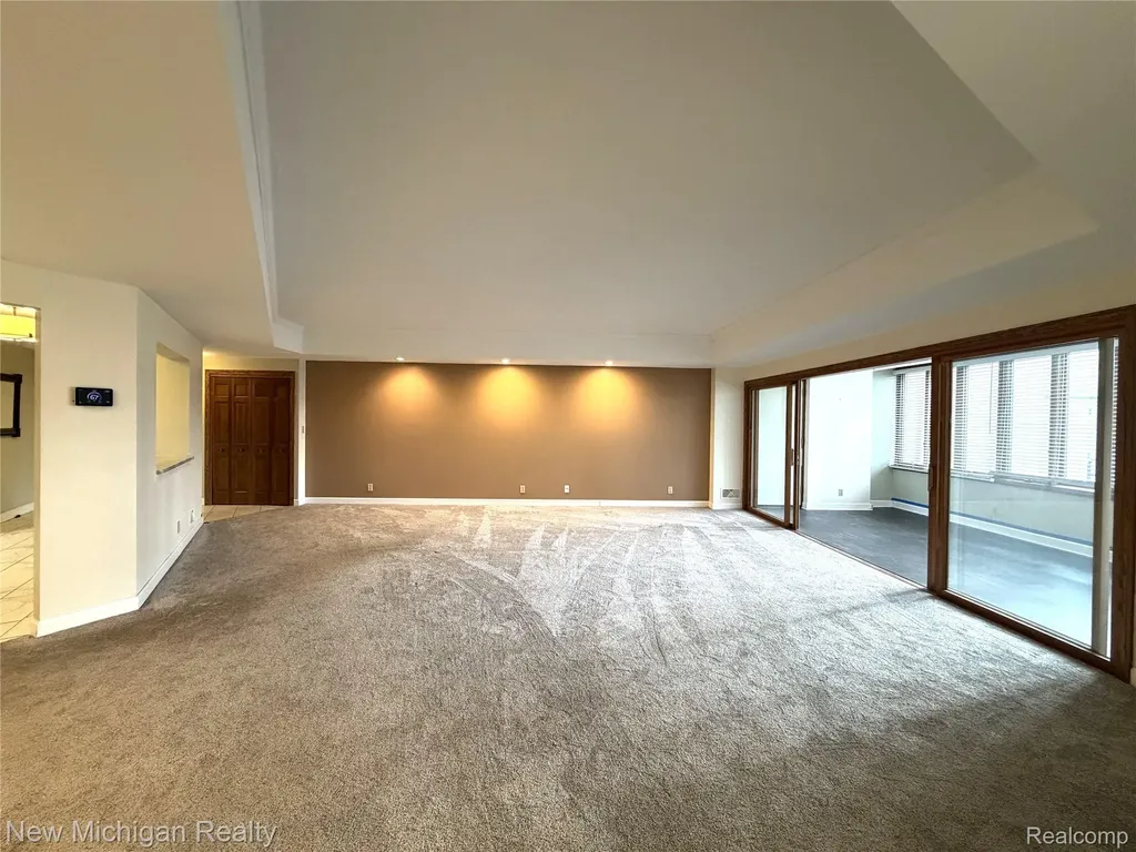43000 12 Oaks Crescent Drive Novi City MI 48377