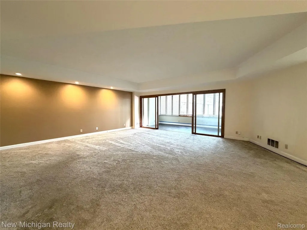 43000 12 Oaks Crescent Drive Novi City MI 48377
