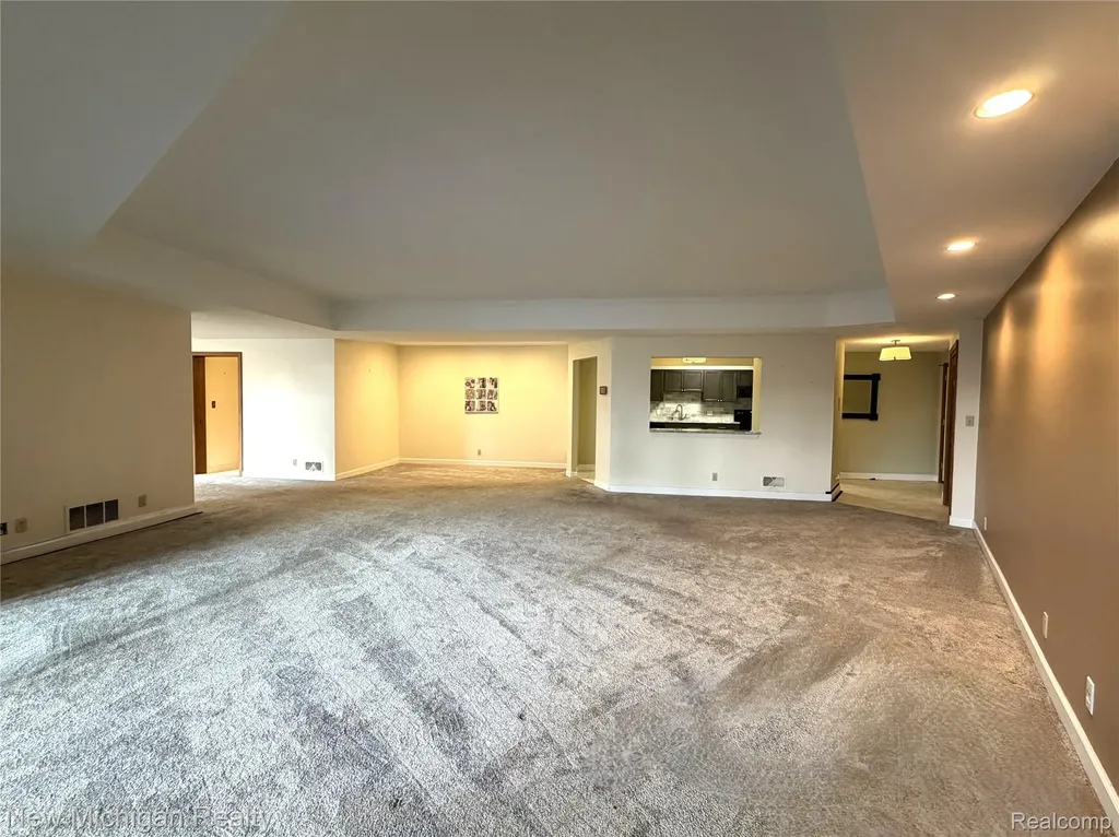 43000 12 Oaks Crescent Drive Novi City MI 48377