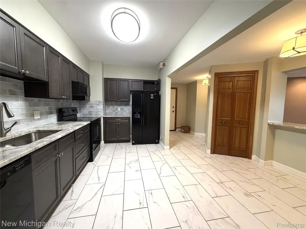 43000 12 Oaks Crescent Drive Novi City MI 48377